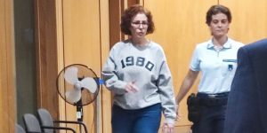 A deputada licenciada Carla Zambelli chega para audiência no Tribunal de Apelaçõ