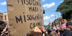 Cartazes denunciavam machismo e misoginia durante protesto em Campinas — Foto: 1