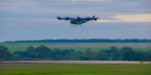 Carro voador da Eve completa voo inaugural em SP