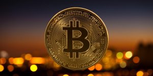 Bitcoin se mantém acima de US$ 100 mil neste domingo