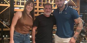Na Foto: Vitor Petrino (atleta oficial do Ultimate Fighting Championship),sua esposa e Maycon Camargo (proprietário da Carmela Pizzeria)