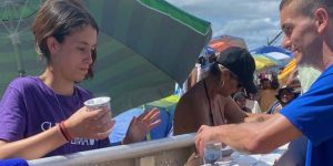 Sanepar distribui 175 mil copos de água em shows no Litoral