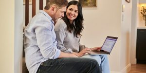 Especialista explica quando vale mais a pena declarar o Imposto de Renda em conjunto ou separadamente entre casais e esclarece as regras para quem investe em criptomoedas como Bitcoin e Ethereum.
