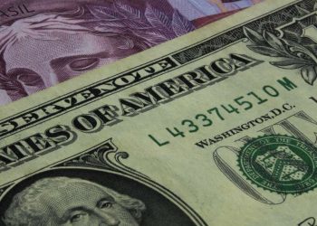Dólar fecha a R$ 5,42 em desvalorização no primeiro pregão de 2026
