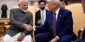 m colorida de Donald Trump e Narendra Modi