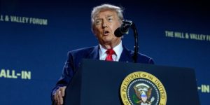 Arquivos de Epstein revelam figuras famosas, mas não Trump