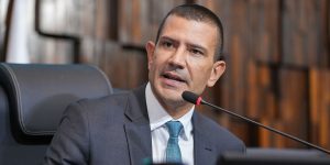 douglas-ruas-alerj-fala