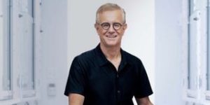 hábitos atemporais que tornam pessoas de 60 e 70 anos mais felizes que jovens tecnológicos