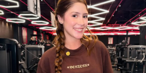 aos 16 anos, Liz Macedo é criticada por fotos de biquíni com item médico e explica diagnóstico