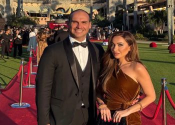 Eduardo Bolsonaro critica apresentação de Bad Bunny no Super Bowl