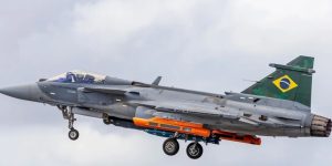 FAB testa lançamento de bombas do caça F-39 Gripen em Natal