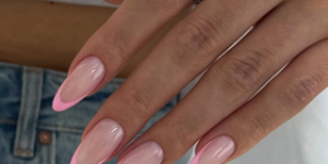 Óleo de melaleuca fortalece unhas frágeis após o verão