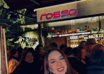 Na Foto: Laura Maia (sócia proprietária)