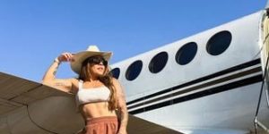 avião de Lauana Prado passa por pouso de emergência após falha na porta da aeronave