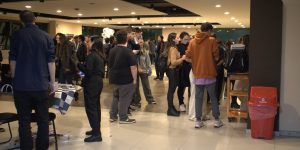 Evento que aproxima quem está em busca de colocação profissional a grandes empresas de Curitiba será nesta quinta-feira, dia 13/11, das 19h às 22h - crédito de imagem UniCuritiba