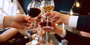 Erros a evitar em festas corporativas para proteger sua imagem