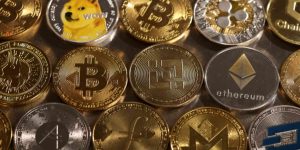 Bitcoin registra leve alta em meio a forte volatilidade no mercado