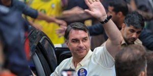 flavio-bolsonaro-votando-23014838344gettyimages-2301483834