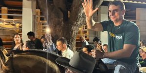 Foto: 1 de 2 Flávio Bolsonaro na Expogrande, em Mato Grosso do Sul. — Foto: Caio