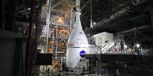 m colorida mostra espaçonave que fará parte da missão Artemis II