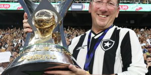 foto-John-Textor-Botafogo-campeao-brasileiro-capa