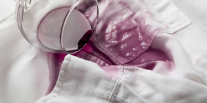 Soluções práticas para tirar manchas de uniforme escolar