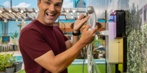 O BBB 26 será a 5ª edição sob comando de Tadeu Schmidt. (Fábio Rocha/Globo)