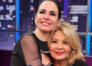 Luciana no colo da mãe Vera Gimenez (Reprodução jornal O Globo )