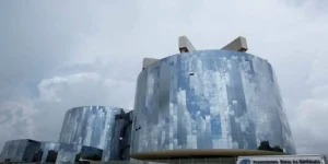 m colorida de prédio da MPU