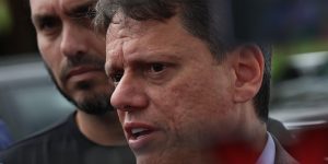 colorida de Tarcísio de Freitas