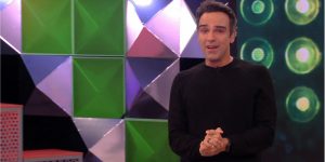 Foto: 1 de 3 Tadeu chorou ao homenagear irmão no 'BBB 26' — Foto: Reprodução/TV