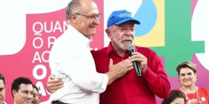 m colorida de Lula e Alckmin em evento do PT em Salvador (BA