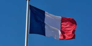 Dois policiais franceses indiciados por estupro em tribunal