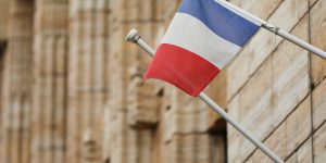 França avança em nova legislação sobre direito à morte assistida