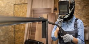 Máscara de solda profissional: segurança e eficiência no processo