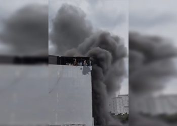 Incêndio em prédio na Indonésia deixa 20 mortos e várias vítimas