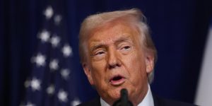 Trump veta duas propostas de lei em seu primeiro veto do mandato