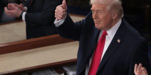 Cerveja gratuita até Trump insultar: bar inova em Washington