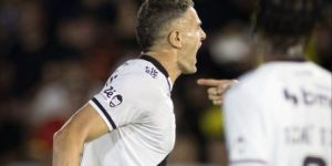 Capitão do Vasco, Vegetti, marca após quase 3 meses de jejum
