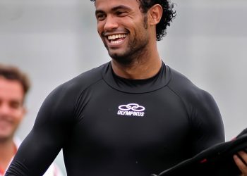 Goleiro Bruno se apresenta ao Tribunal de Justiça em data simbólica