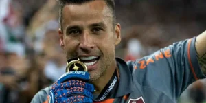 goleiro-fabio-do-fluminense-e-mais-um-a-fazer-harmonizacao-facial-veja-resultado-1709737756