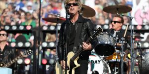 Green Day critica EUA no Super Bowl após provocação a Trump