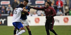 Gustavo Gómez em confusão no amistoso entre Estados Unidos e Paraguai