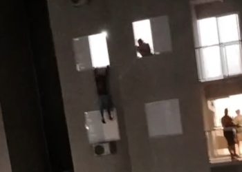 Homem foge pela janela do 3° andar após não pagar programa