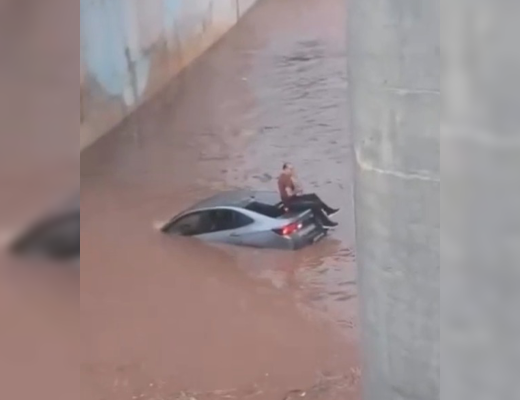 Goiânia: Homem é resgatado após ficar ilhado no carro durante chuva