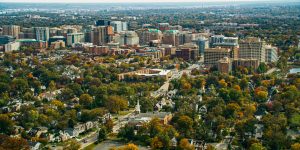 Aprovação de Trump cai e democratas estão mais motivados para votar