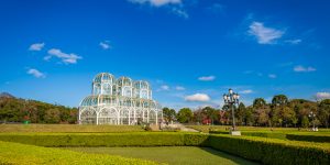 Como o clima influencia o turismo: destinos brasileiros ideais para cada estação
Praias, serras, cidades históricas e regiões de mata ganham maior ou menor destaque de acordo com o comportamento do clima