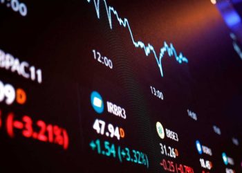 Ibovespa inicia semana atento ao Relatório Focus e influências externas