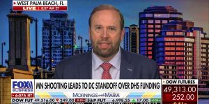 Trump destaca queda de preços dos combustíveis e maiores reembolsos no Iowa