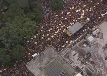 Superlotação durante bloco de Carnaval gera tumulto em São Paulo